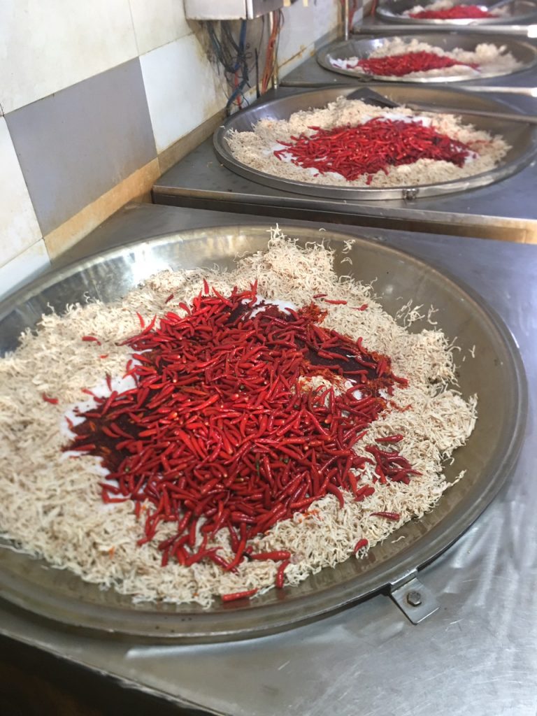 100gr khô gà bao nhiêu calo